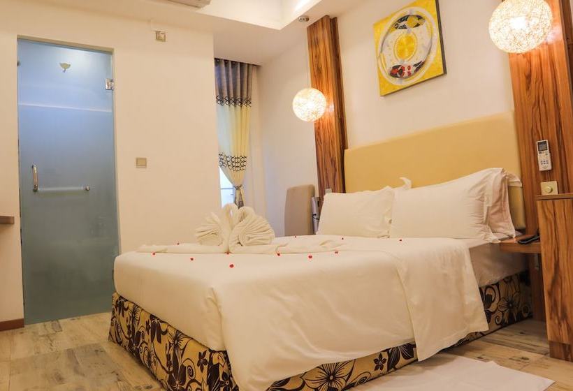 فندق Holiday Park