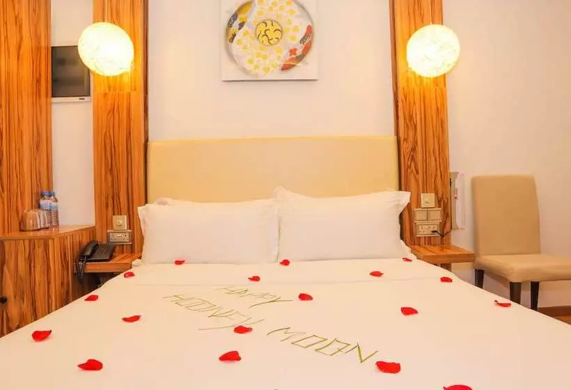 هتل Holiday Park