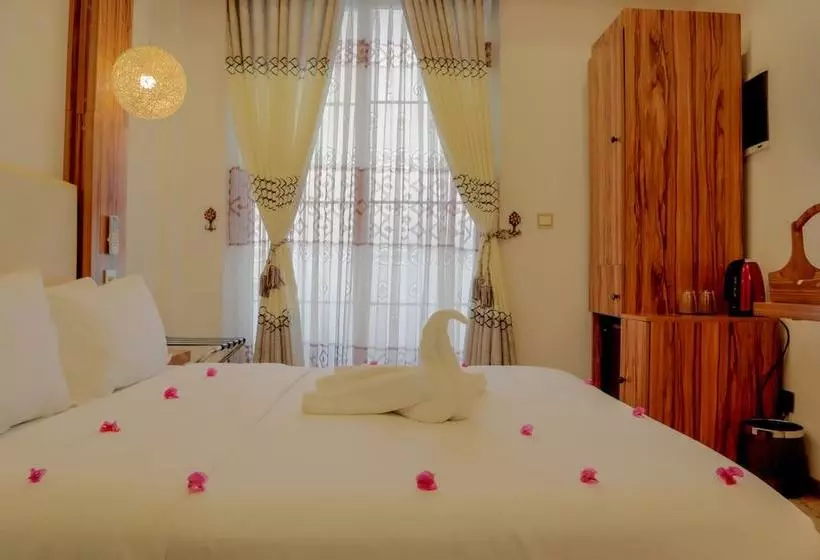 هتل Holiday Park