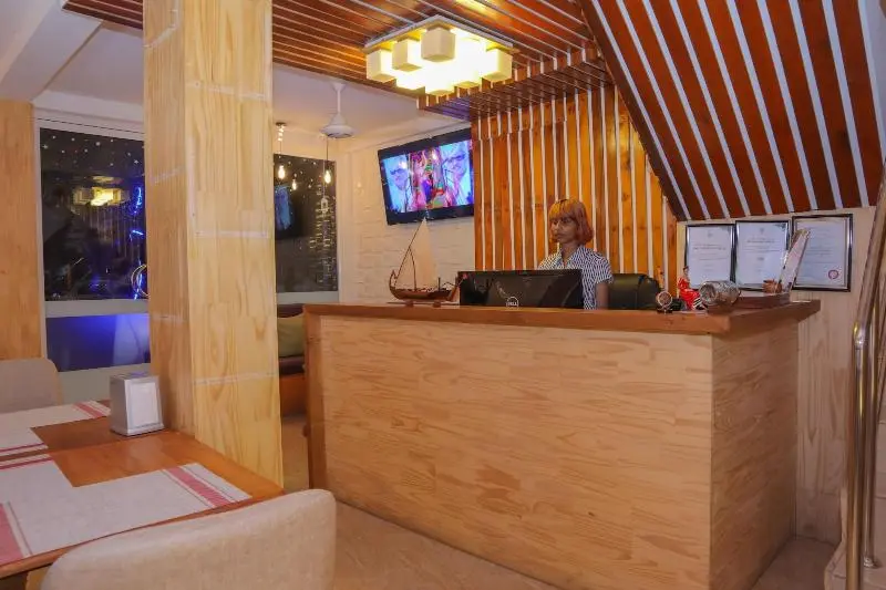هتل Holiday Park