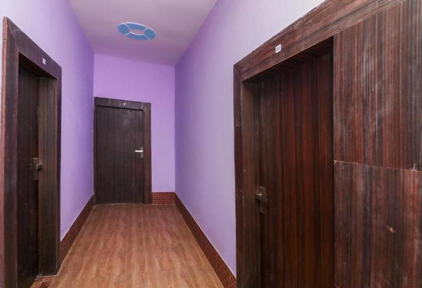 ホテル Collection O Raj Mahal