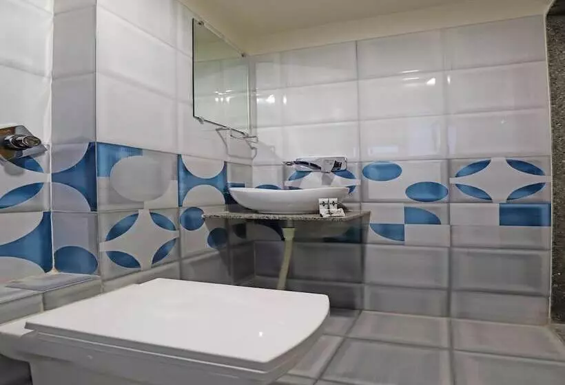 Oyo 15981 Hotel Shiv Ganga
