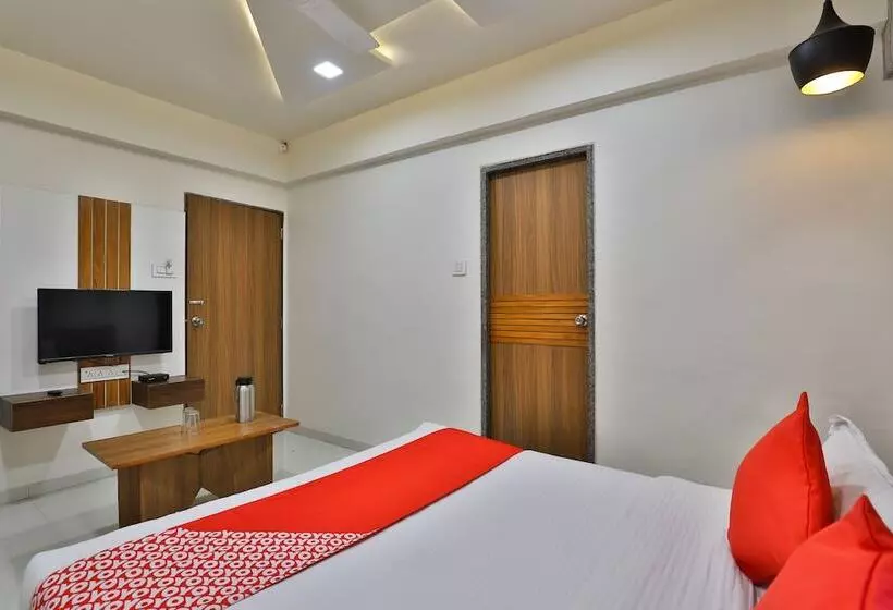 Oyo 15981 Hotel Shiv Ganga