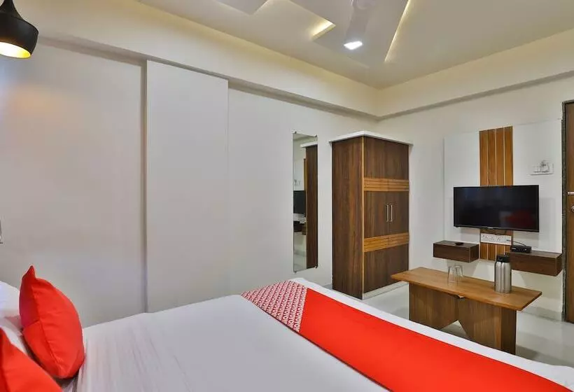 Oyo 15981 Hotel Shiv Ganga