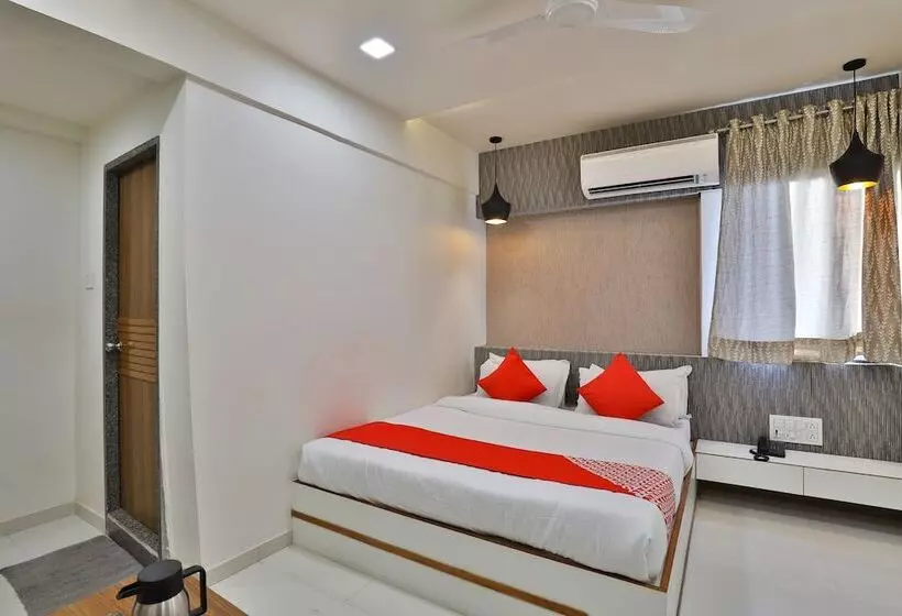 Oyo 15981 Hotel Shiv Ganga