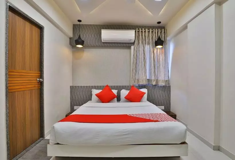 Oyo 15981 Hotel Shiv Ganga