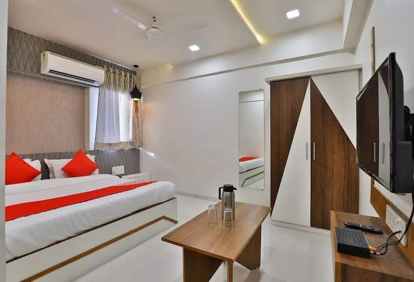 Oyo 15981 Hotel Shiv Ganga