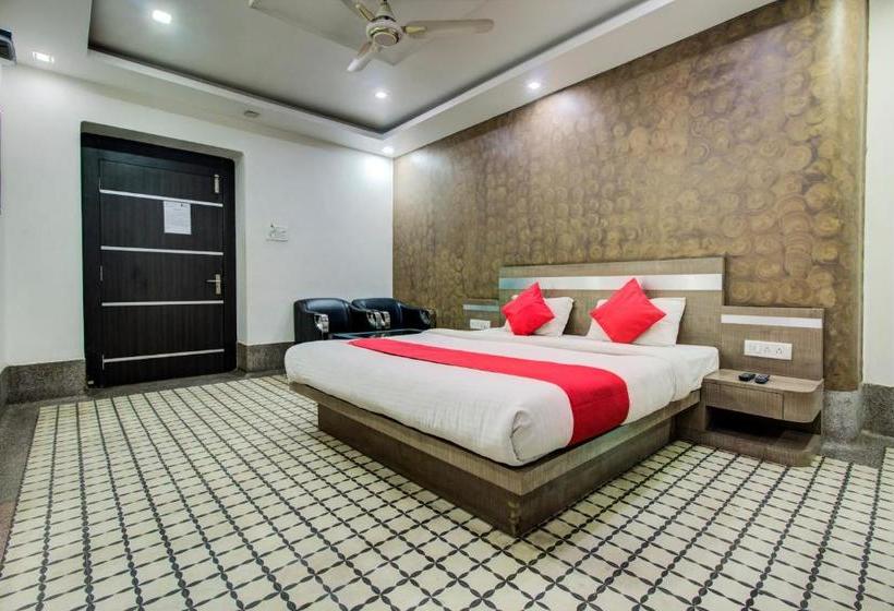 בית מלון כפרי Capital O 22530 Savoy