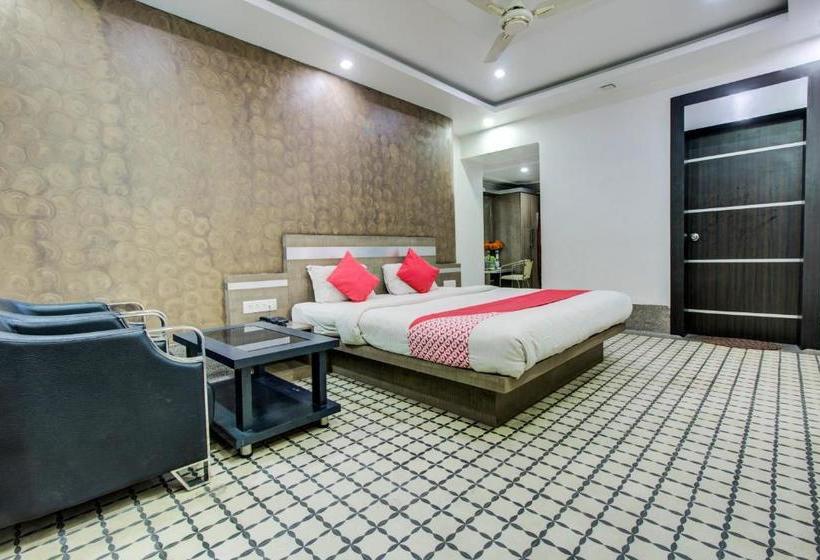 בית מלון כפרי Capital O 22530 Savoy