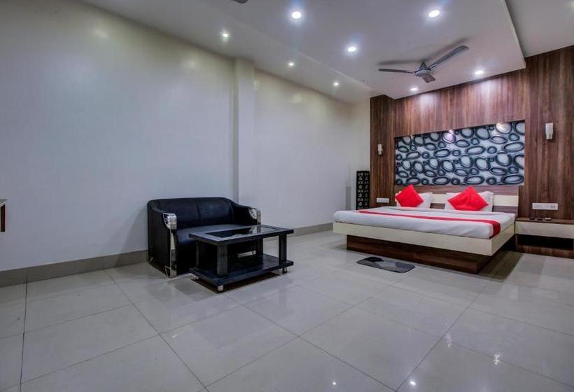 בית מלון כפרי Capital O 22530 Savoy