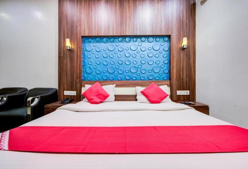 בית מלון כפרי Capital O 22530 Savoy