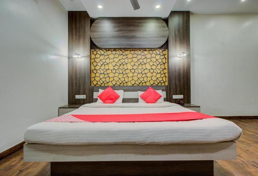 בית מלון כפרי Capital O 22530 Savoy