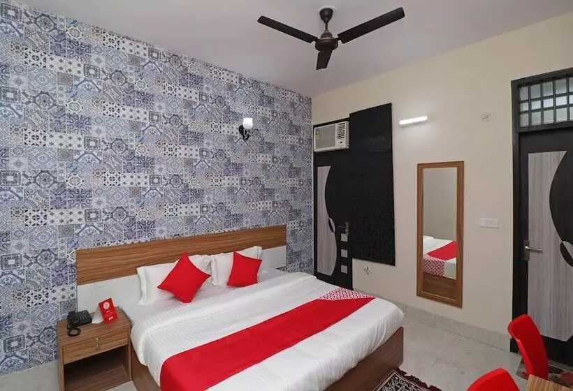 ホテル Oyo 17425 Dwarka Palace