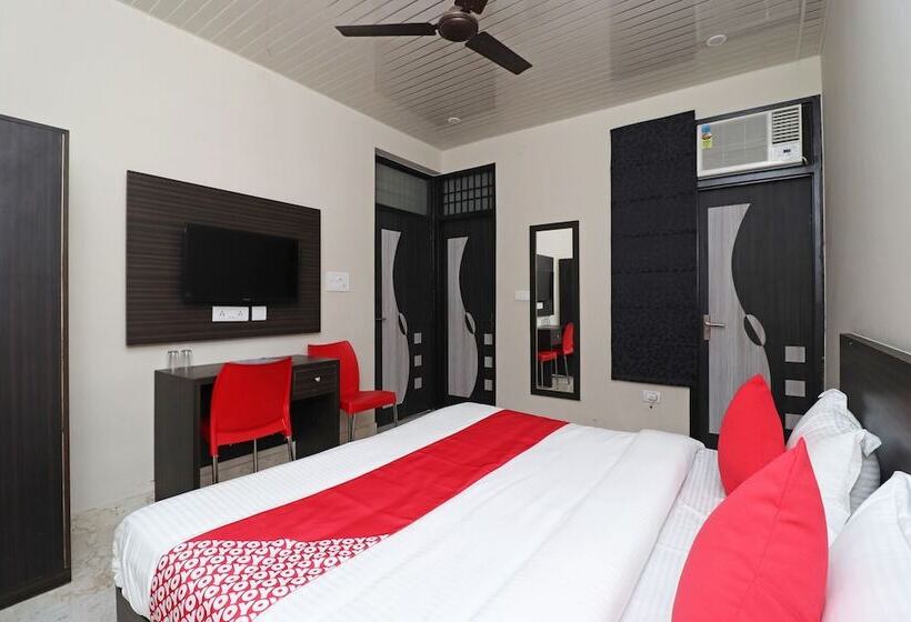Hotel Oyo 17425 Dwarka Palace
