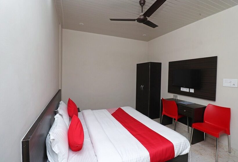 Hotel Oyo 17425 Dwarka Palace
