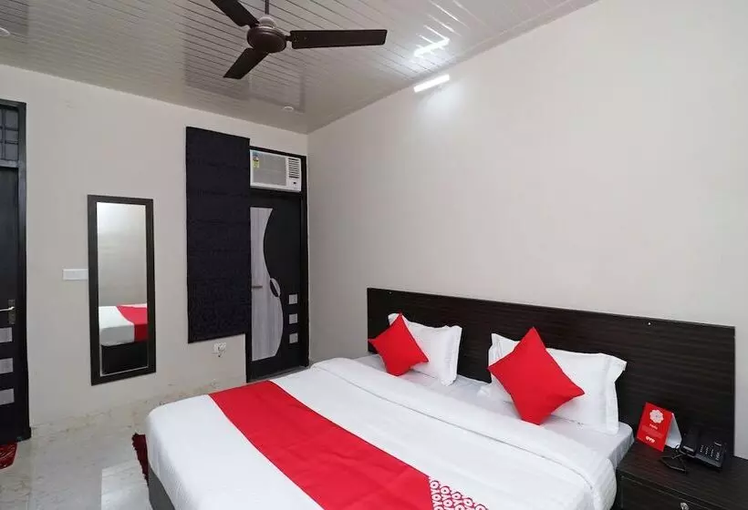 ホテル Oyo 17425 Dwarka Palace