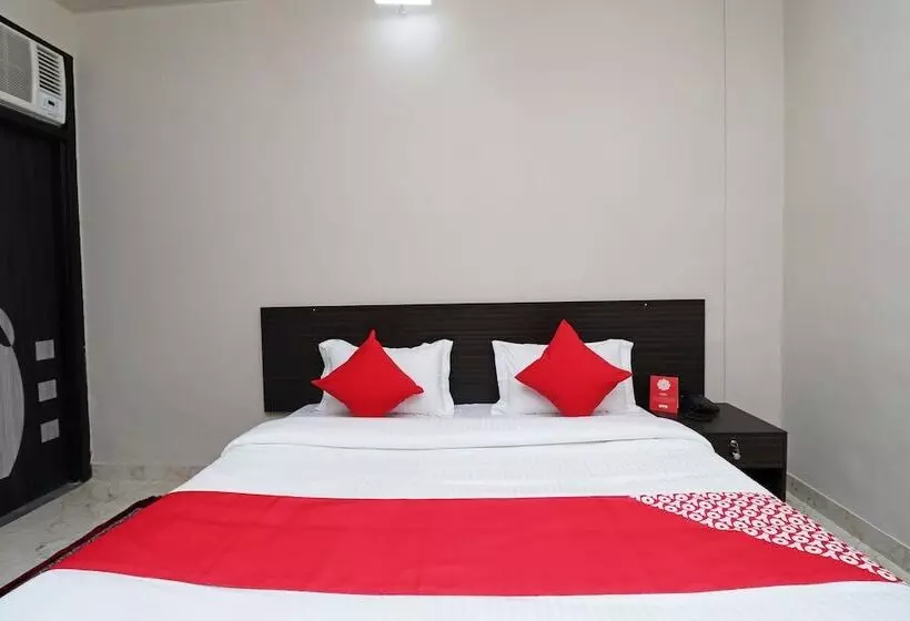 ホテル Oyo 17425 Dwarka Palace
