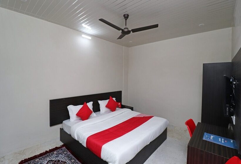 Hotel Oyo 17425 Dwarka Palace