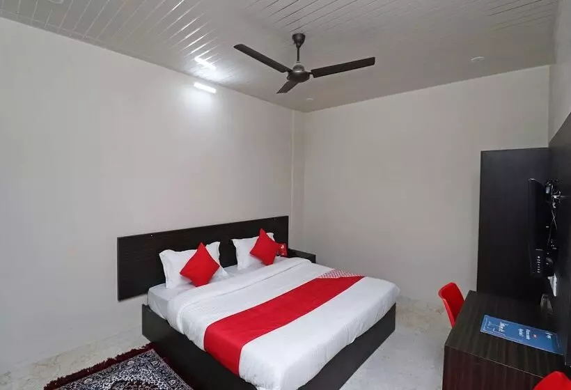 ホテル Oyo 17425 Dwarka Palace