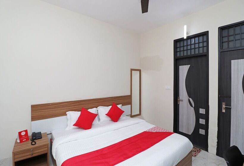 Hotel Oyo 17425 Dwarka Palace