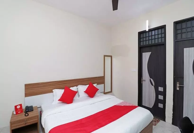 ホテル Oyo 17425 Dwarka Palace