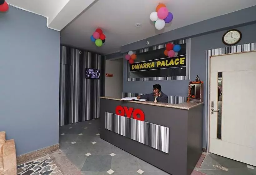 ホテル Oyo 17425 Dwarka Palace