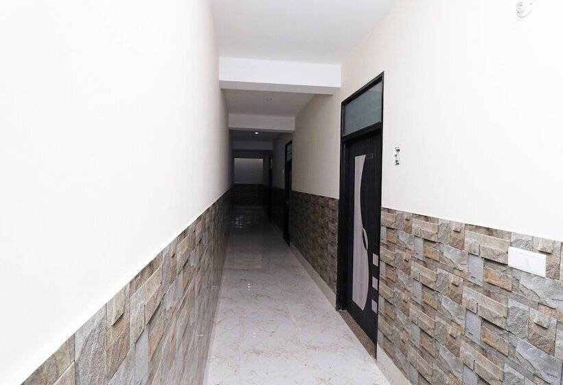 Hotel Oyo 17425 Dwarka Palace