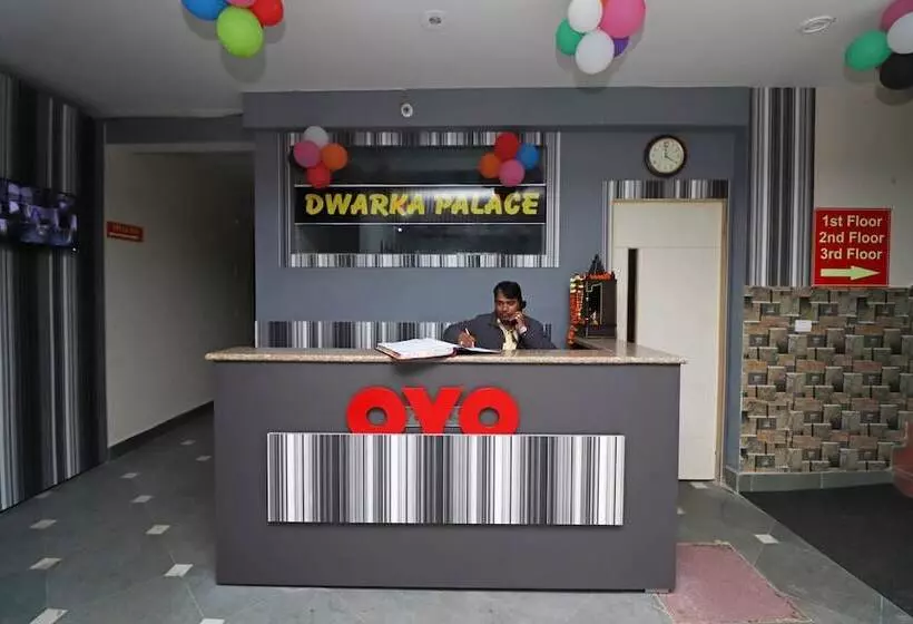 ホテル Oyo 17425 Dwarka Palace