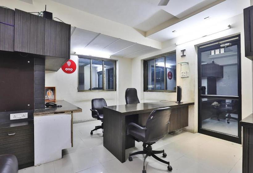 فندق Oyo 27662 Varma Palace