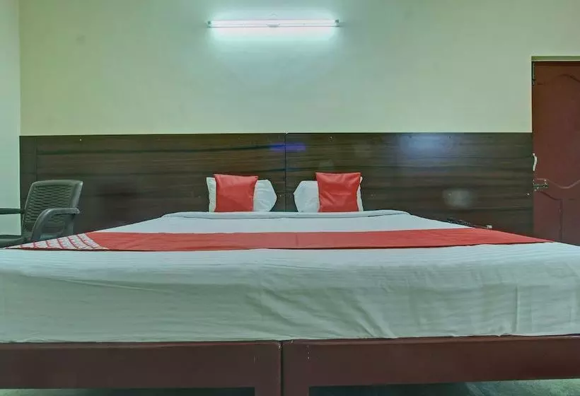ホテル Oyo 27946 Sandhanam As Abode
