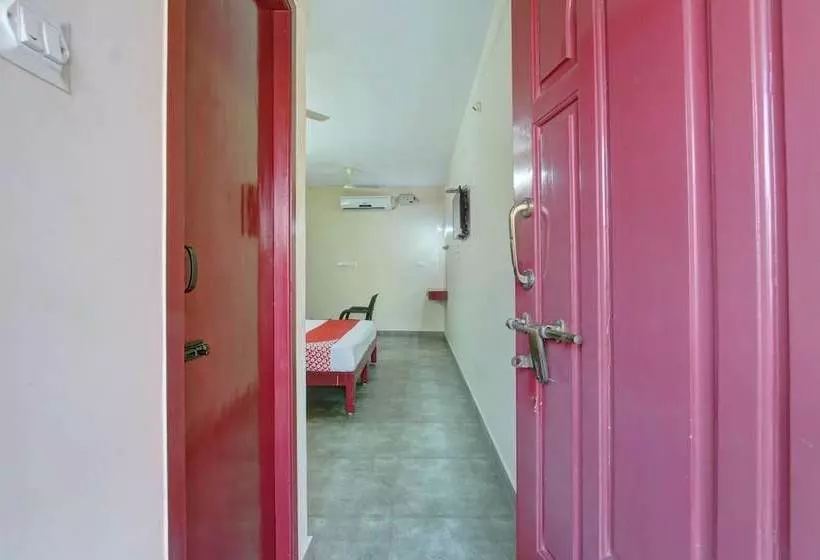 ホテル Oyo 27946 Sandhanam As Abode