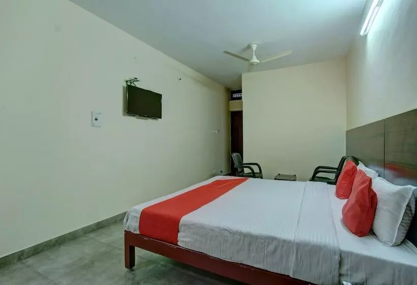 ホテル Oyo 27946 Sandhanam As Abode