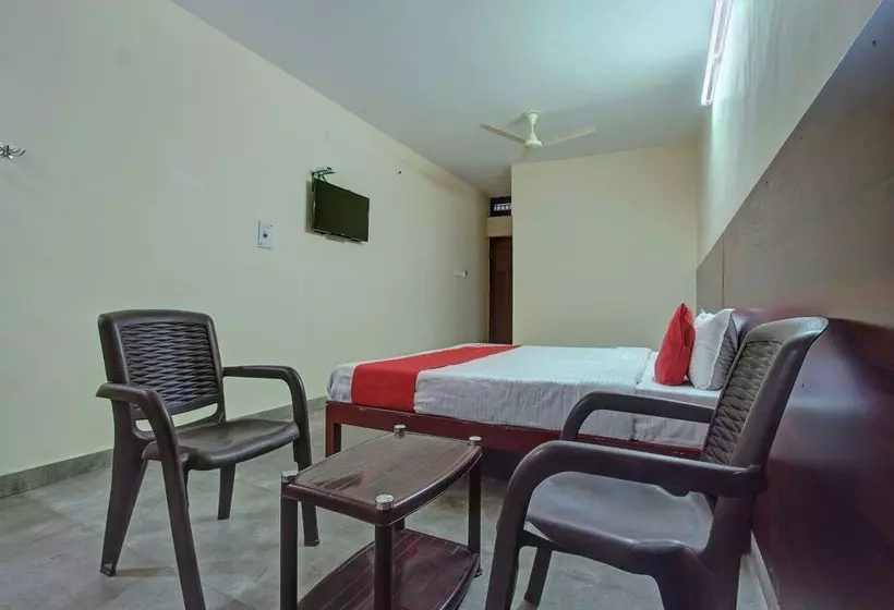 ホテル Oyo 27946 Sandhanam As Abode
