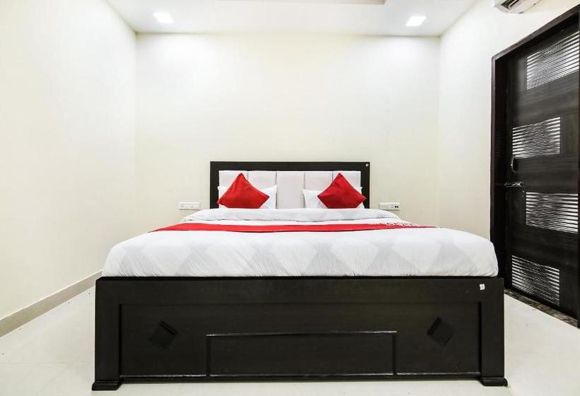 Oyo 15673 Hotel Lotus Inn