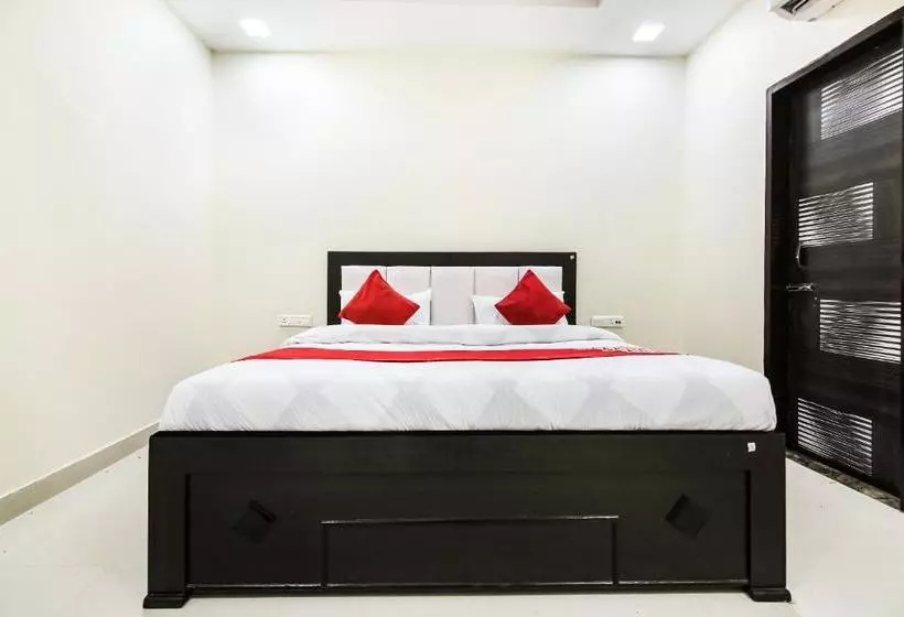 Oyo 15673 Hotel Lotus Inn