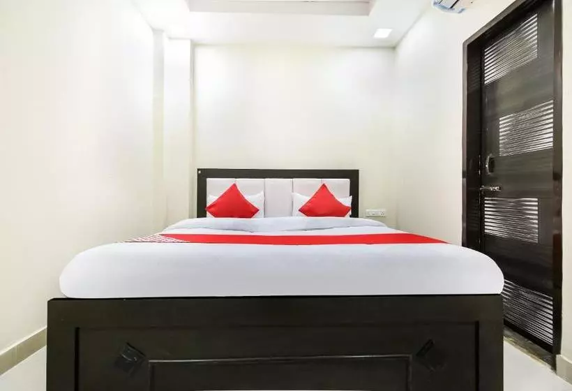 Oyo 15673 Hotel Lotus Inn