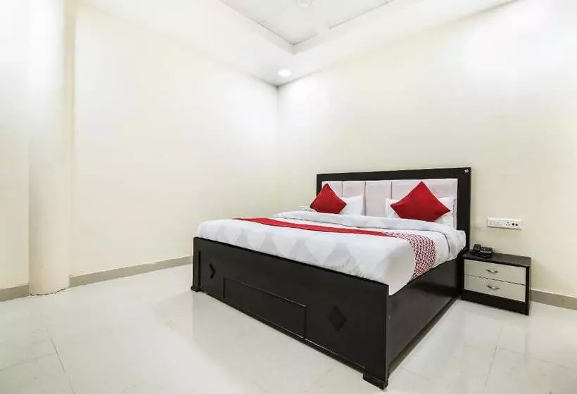 Oyo 15673 Hotel Lotus Inn