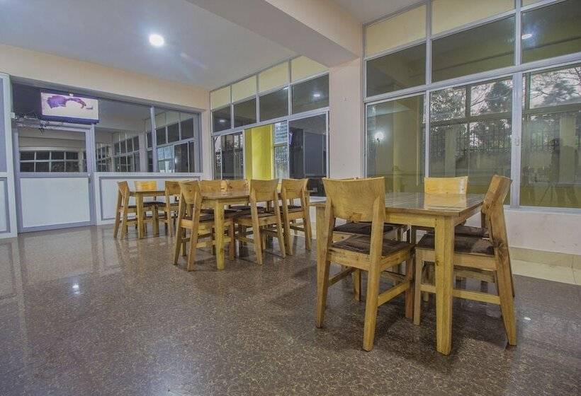 Oyo 28084 Hotel Pangolin