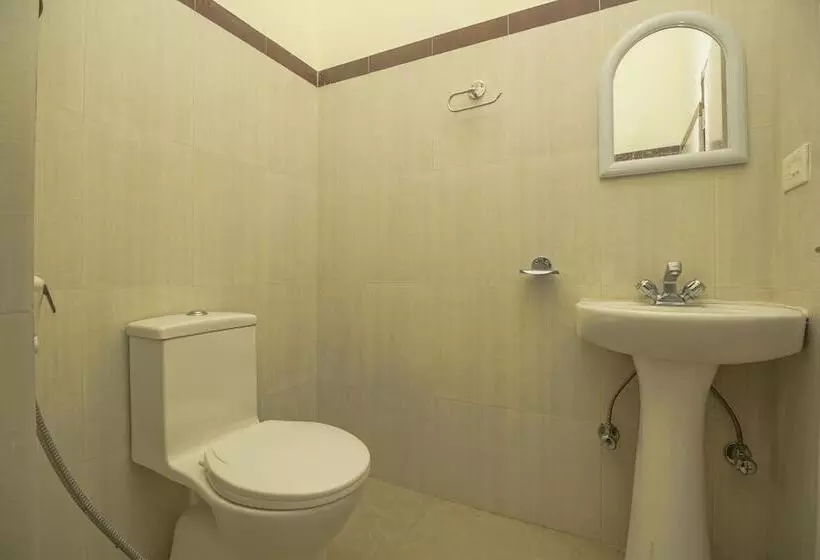 Oyo 28084 Hotel Pangolin