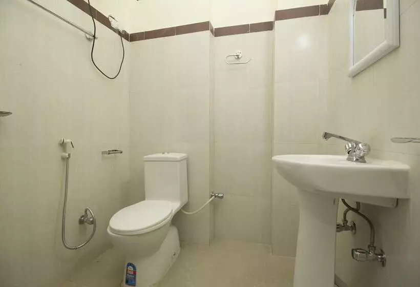 Oyo 28084 Hotel Pangolin