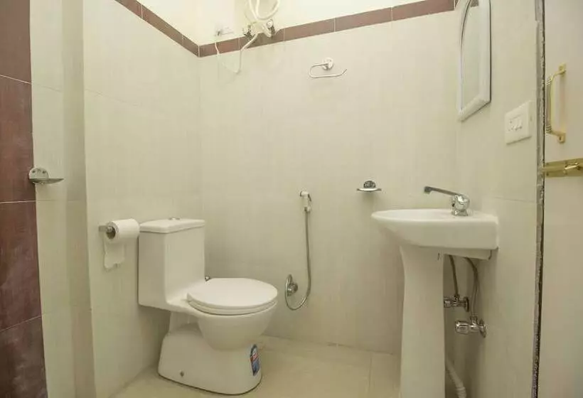 Oyo 28084 Hotel Pangolin