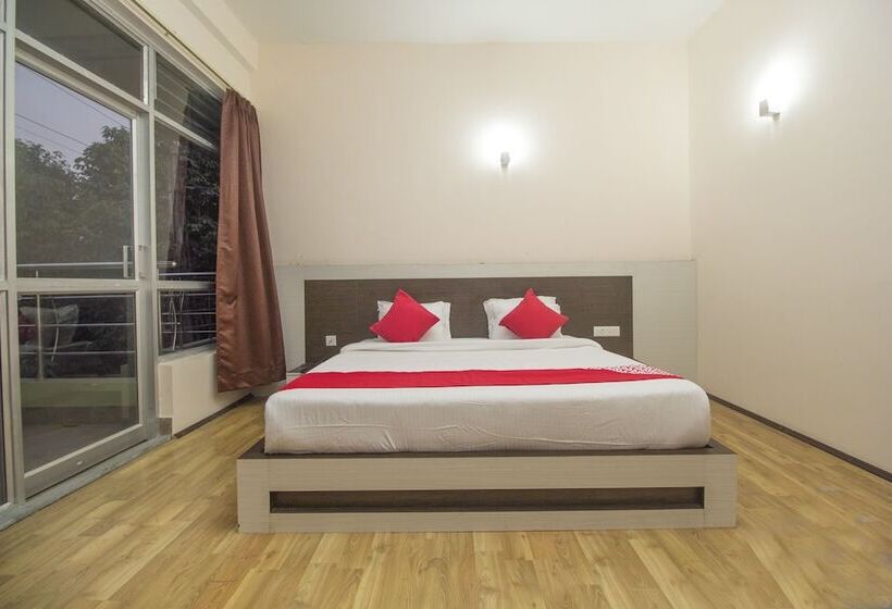 Oyo 28084 Hotel Pangolin