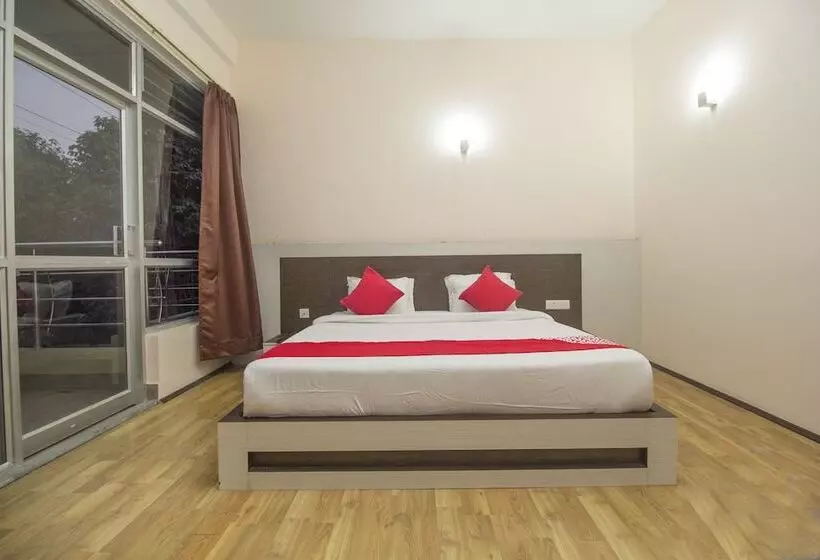 Oyo 28084 Hotel Pangolin