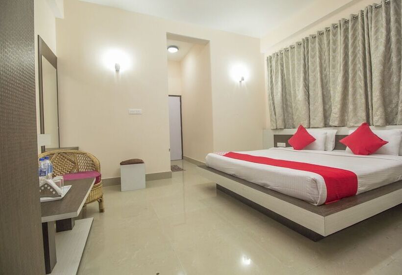 Oyo 28084 Hotel Pangolin