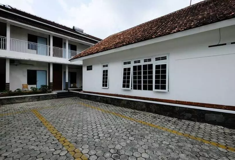 ペンション Reddoorz Near Moro Mall Purwokerto