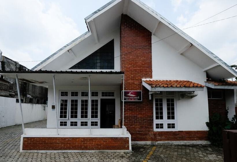 פנסיון Reddoorz Near Moro Mall Purwokerto