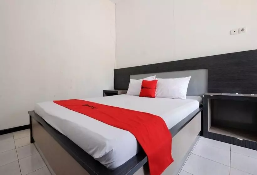ペンション Reddoorz Near Moro Mall Purwokerto