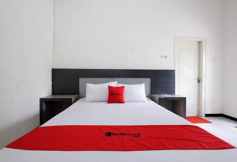 ペンション Reddoorz Near Moro Mall Purwokerto
