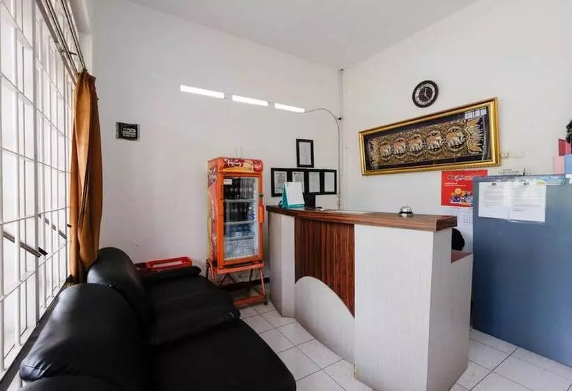 ペンション Reddoorz Near Moro Mall Purwokerto