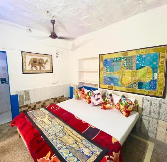 Bed and Breakfast Mirvana Guest House & Camel Safari